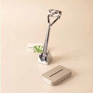 Leaf Razor Chrome Starter Kit with Stand and Blade Box